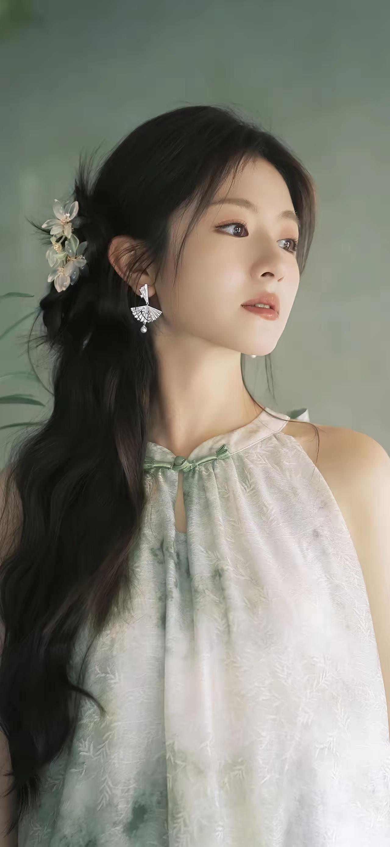 哪有做牛不耕田，做人不挣钱的，谁不累，谁不苦，路都是自己走出来的 .......