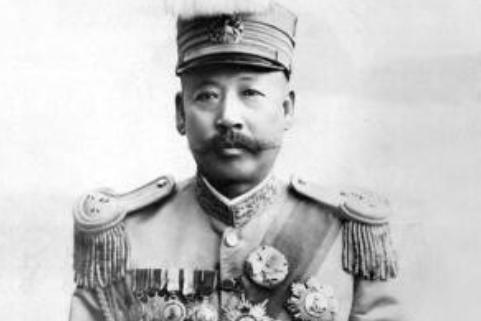 1937年，日本人邀请曹锟出山为汉奸，曹锟的四姨太刘凤玮坚决反对，曹锟从此将“每