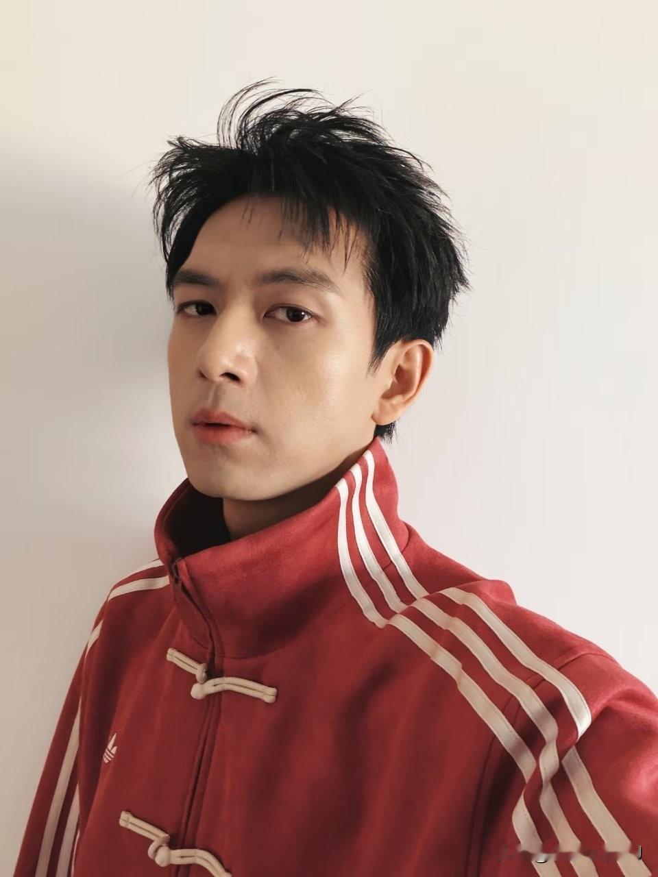 真的太会拍啦，温柔又灵动，随手一拍都充满治愈感，越看越爱欧阳娜娜说李现特别会拍照