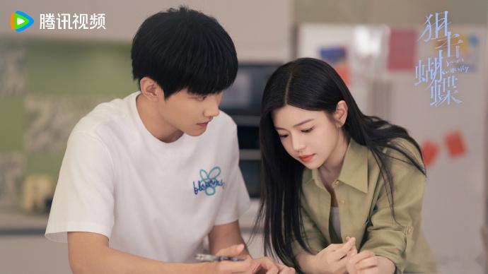 男主有点心眼全使女主身上了 这年下恋爱的推拉绝了，弟弟把全部智商用在撩姐上，装病