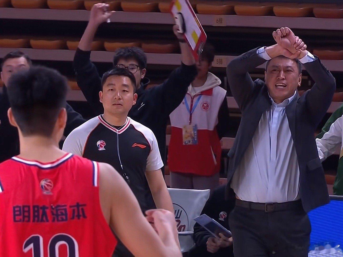 嗨呀，徐昕最后交球随意了～龙狮男篮vs同曦男篮