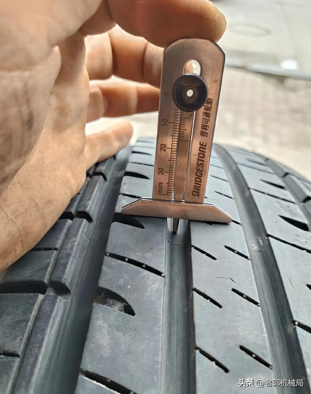 车胎烂了，竟然还可能会损坏差速器？
这事儿听着可能比较颠覆常识，但这其实跟你怎么