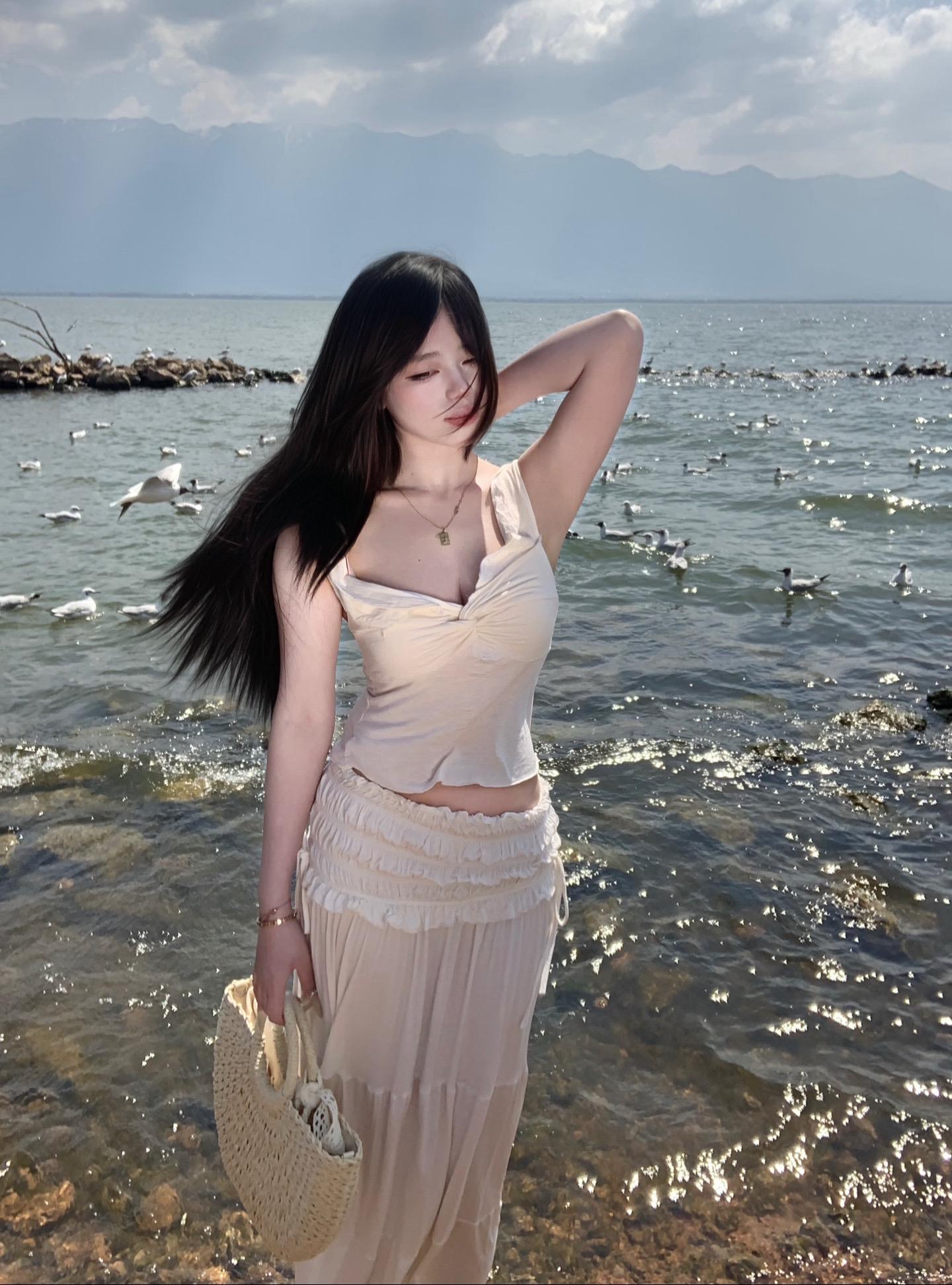 撞进春日的海风里🌊。
