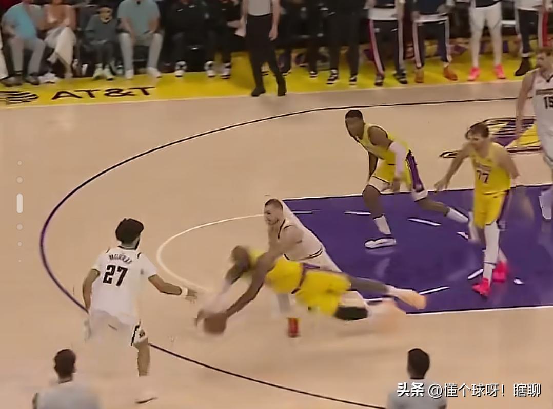今天但凡少了穆雷，湖人都开不了庆功宴
湖人掘金宿敌之战可以说是今年最精彩的比赛