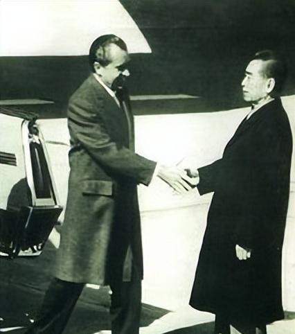 凭什么中国只用40年就走完西方国家100年的发展之路？

我们的逆袭，靠的是四次