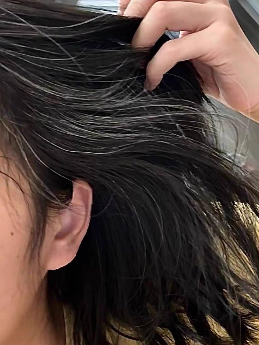 洗头七天就能白发转黑，一瓶500克要54元，我用两个脑袋想都觉得不靠谱，拍下单子