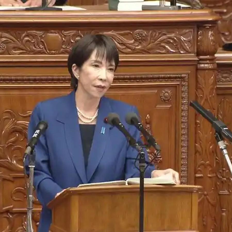 日本的首相高市早苗在国会说，自己作为女性首相，每天化妆、洗澡、做早餐比男首相多花