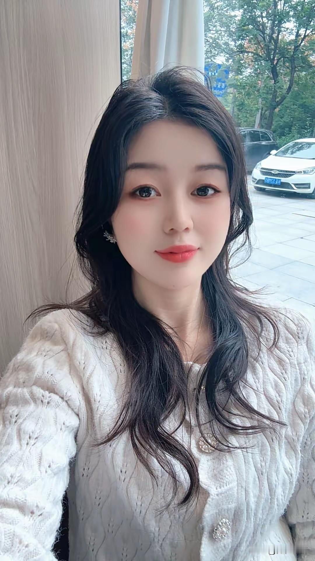 温柔冬日穿搭，暖阳下的甜美自拍