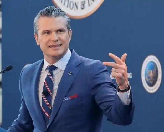 一天解雇12名高级将领的少校防长，马上也面临被弹劾走人的局面！
美国国防部长赫格