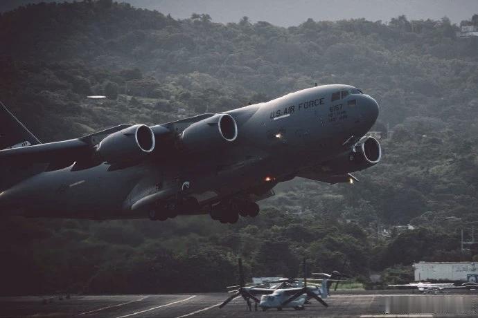 9月21日，据美国媒体报道，美国多型战机、直升飞机飞抵波多黎东部罗斯福路德斯海军