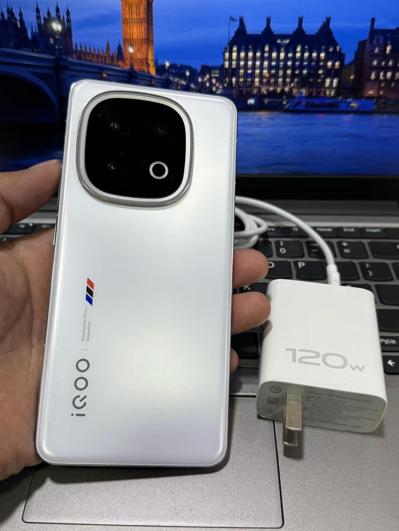 Iqoo 13 16+512g纯原无修 电池84%带120w原装闪充 旗舰游戏机
