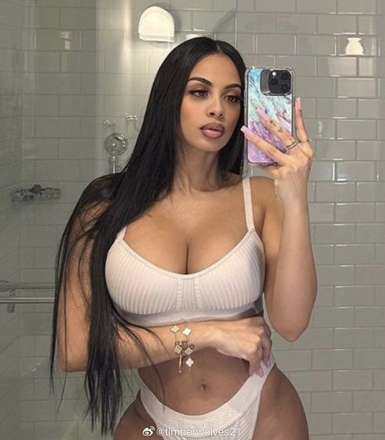 拉瓦尔·鲍尔证实勒梅洛·鲍尔给他的儿子取名为拉奥内。拉梅洛和他的搭档安娜·蒙塔纳