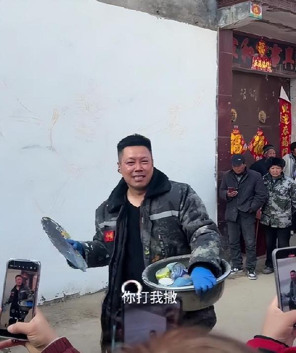 吴承言是真正的富人，富在无私奉献的心灵；闫学晶却是精神上的穷人，穷在哭穷卖惨的内