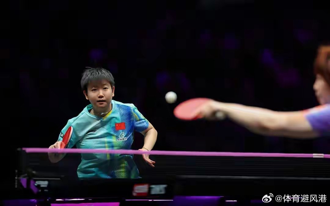 孙颖莎2比4蒯曼世界排名第一的孙颖莎和世界排名第五的蒯曼经过六局激烈较量，最后以