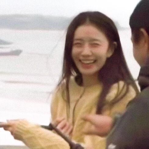 你拼命摆脱的孩子气 是我疯狂挽留的东西 ​​​