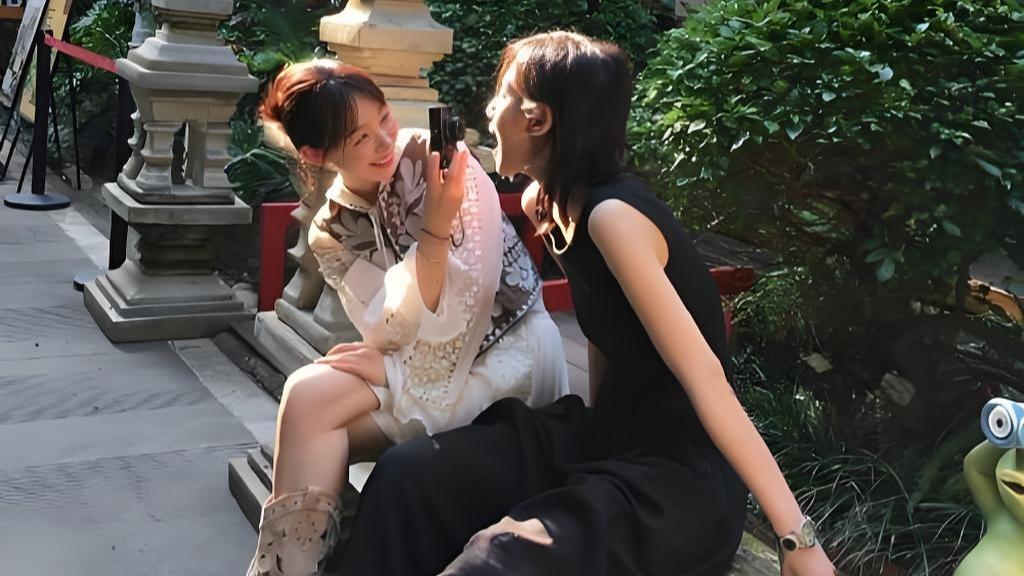 当场追问！徐梦洁直面退赛疑云，曾沛慈一个动作戳破谣言
 
舞台之下的真实互动，总