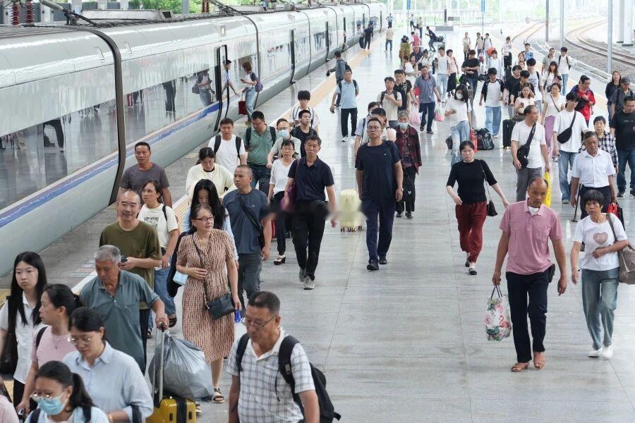 端午假期 福州车站预计发送旅客62万人次日均12.5万人次 与去年同期基本持平 
