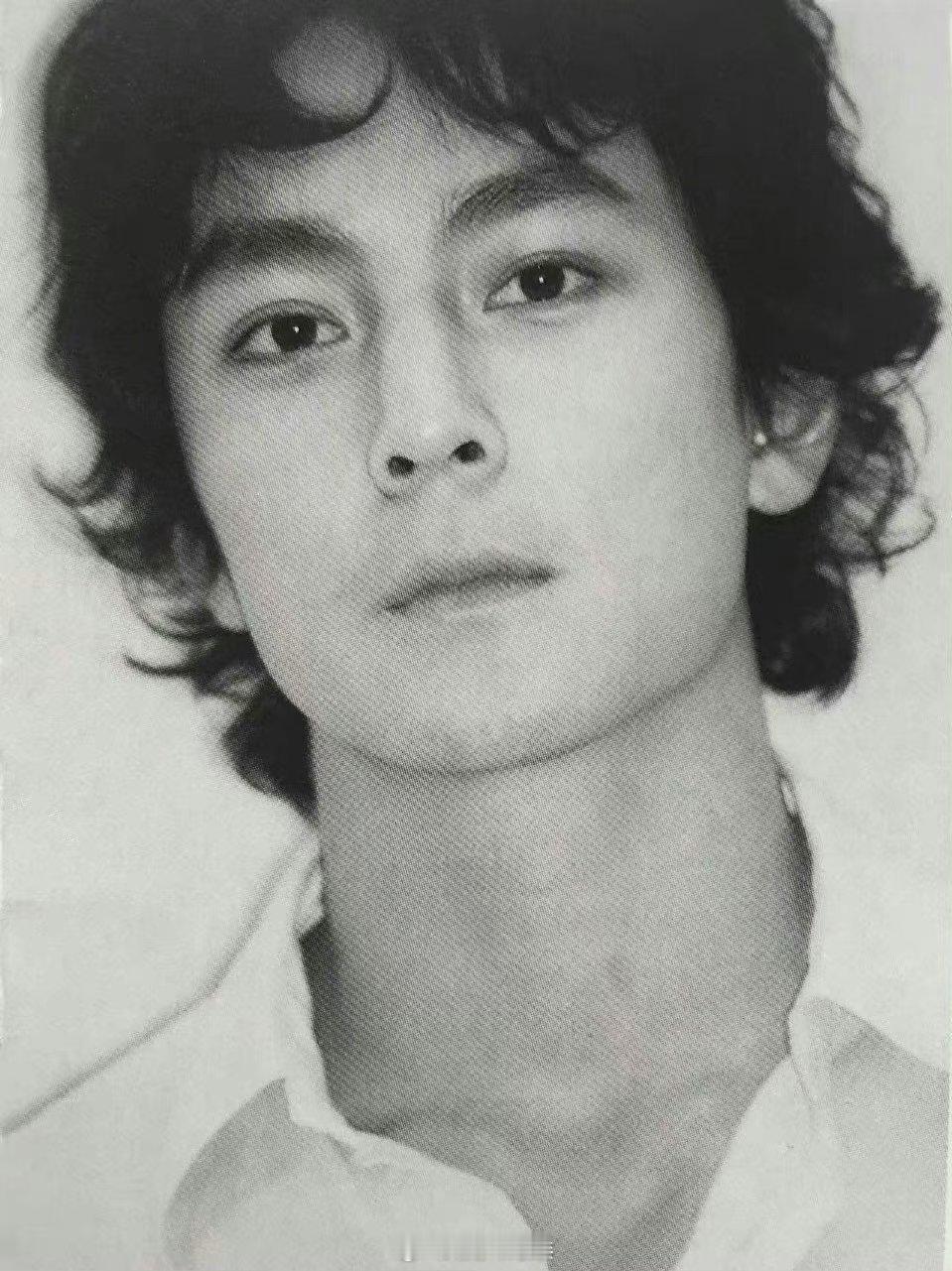 #吴彦祖[超话]##吴彦祖又帅回来了# 吴彦祖的颜值真的是无可挑剔的帅气，这五官