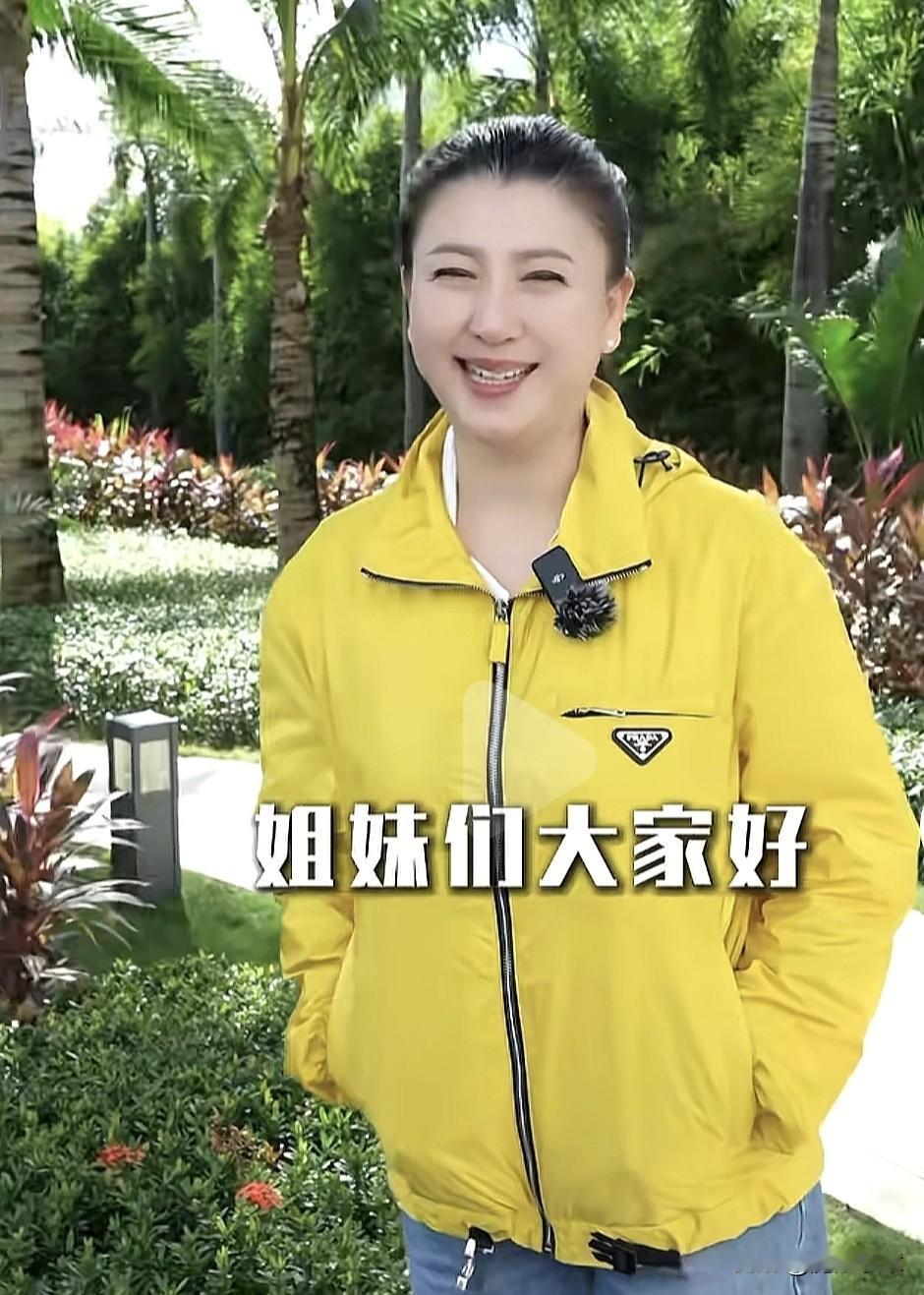 一家三口在北京一年花费100多万，到底是什么水准？国内二人转女演员在直播中向粉丝