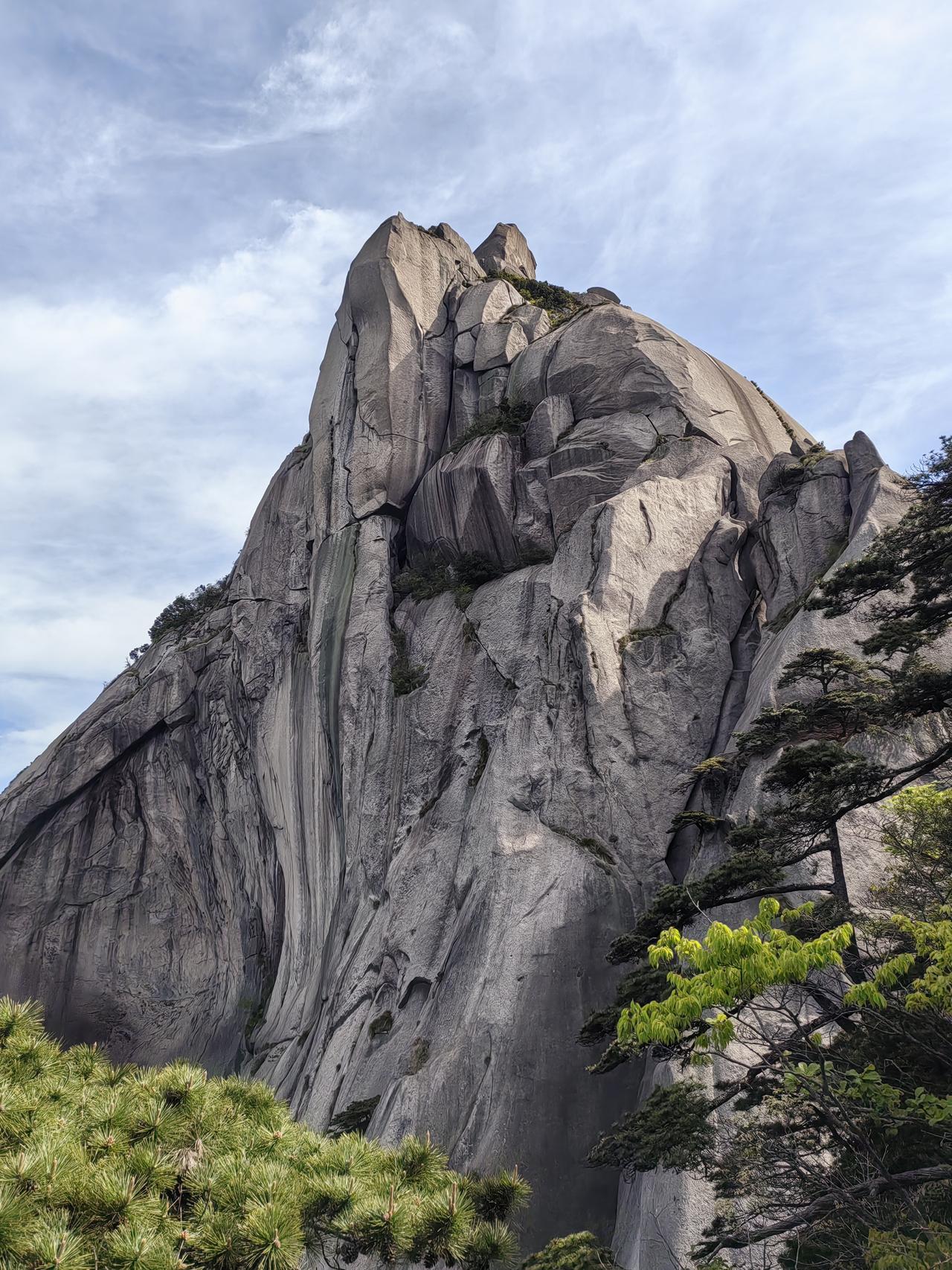 游览安徽天柱山风景区（七）
安徽天柱山风景区的石头洞，真是太有特点了，像这种天然