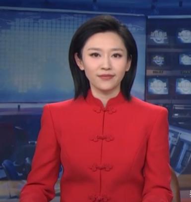 中央电视台节目主持人的换装!让中国人民眼前一亮!这才是五千年文化的华夏民族该有的