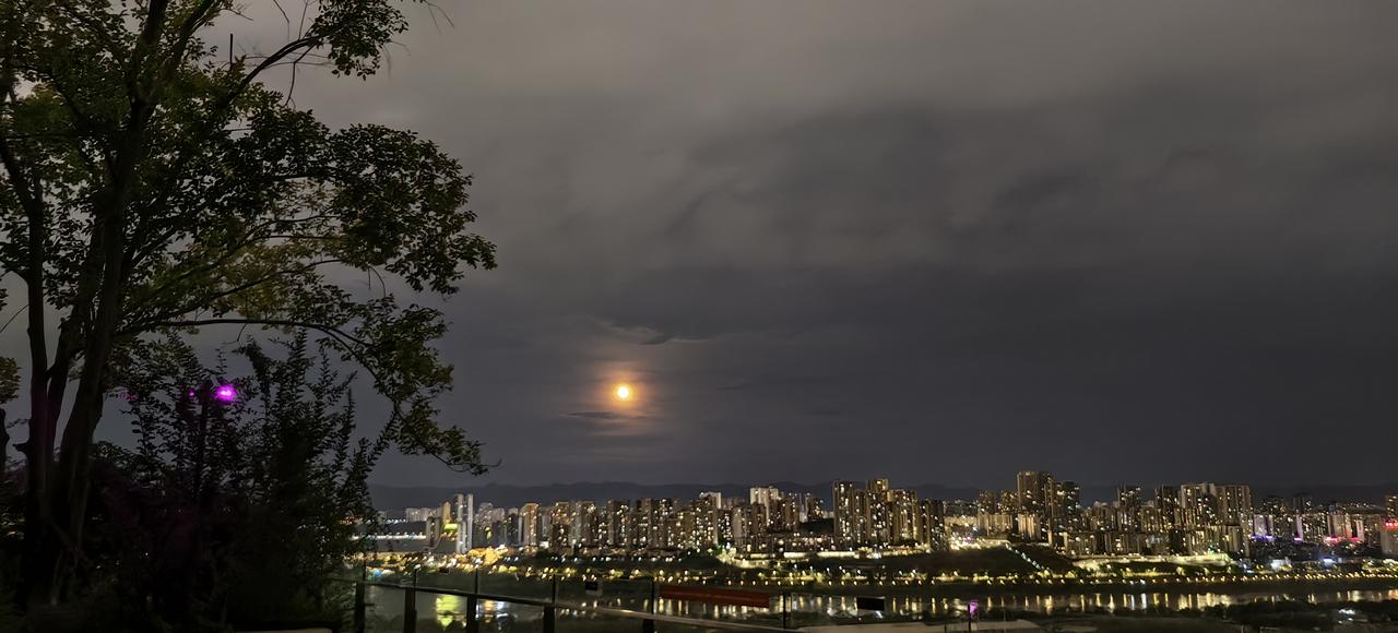 [送心]我大重庆的夏天，每天的夜🌙色都这么好看吗[爱慕]
