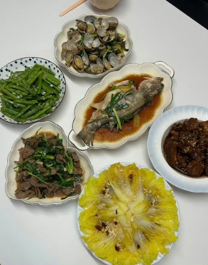 图一回娘家老妈做饭，图二回婆家我自己做饭 ​​​ 没有对比就没有伤害 ​​​