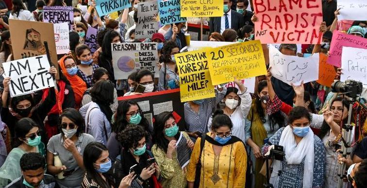 2020年，法国女性游客因为汽车耗尽燃料，结果遭到两名巴基斯坦男性欺负，而且还是
