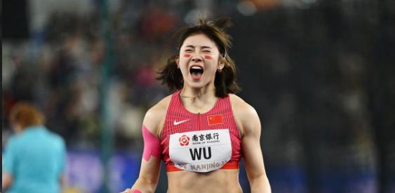 “当运动员连一张能伸直腿的床都睡不上，日本实在有失基本的体面。”

这是环球时报