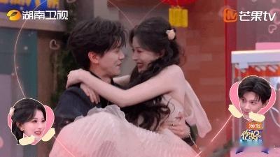 邓凯公主抱孔雪儿深蹲邓凯孔雪儿公主抱 邓凯和孔雪儿玩公主抱游戏，这画面太有爱了！