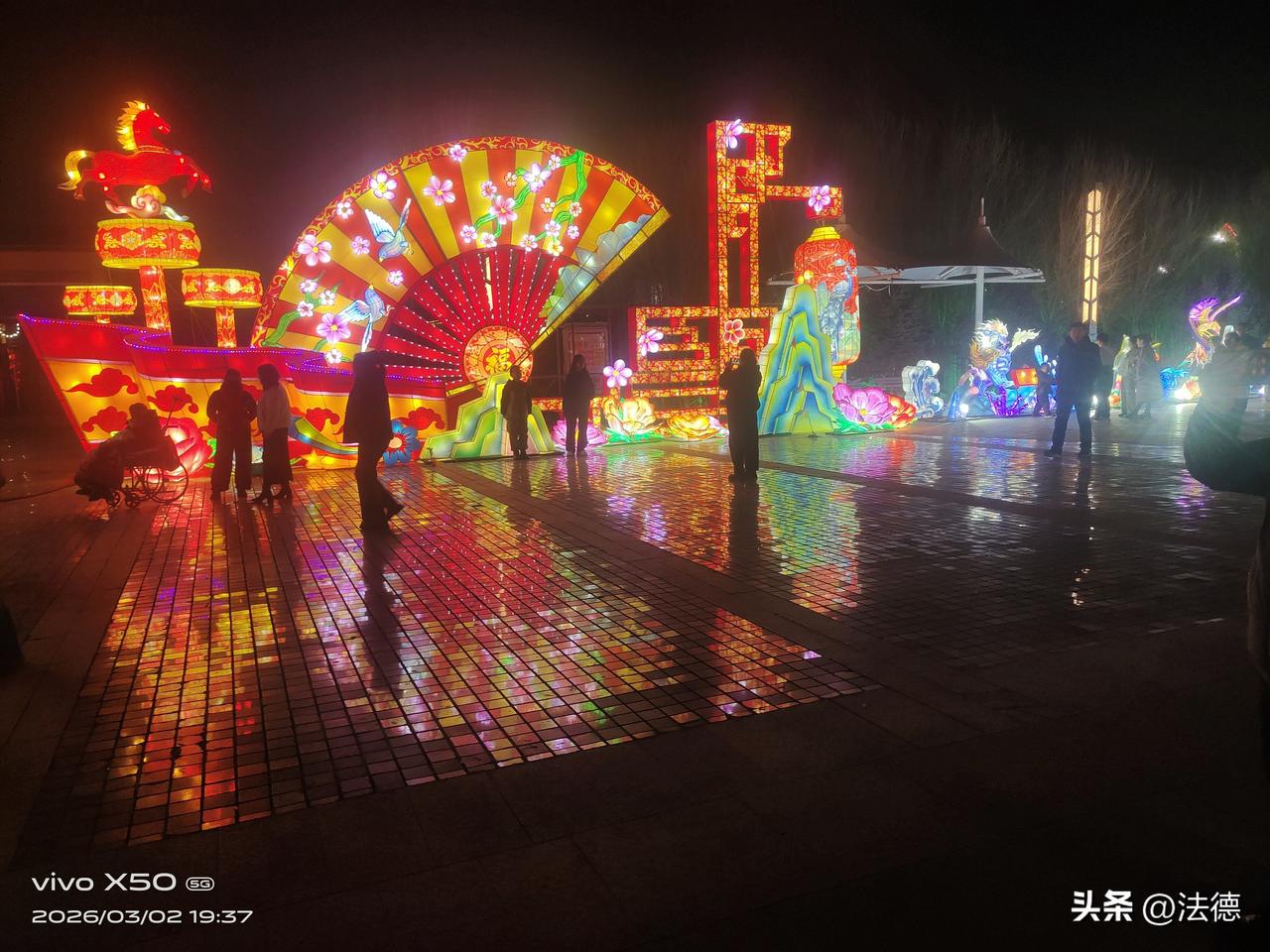 过年那几天，天南地北的拜年可太热闹啦！我老家风俗是大年初一凌晨就开始挨家挨户拜年