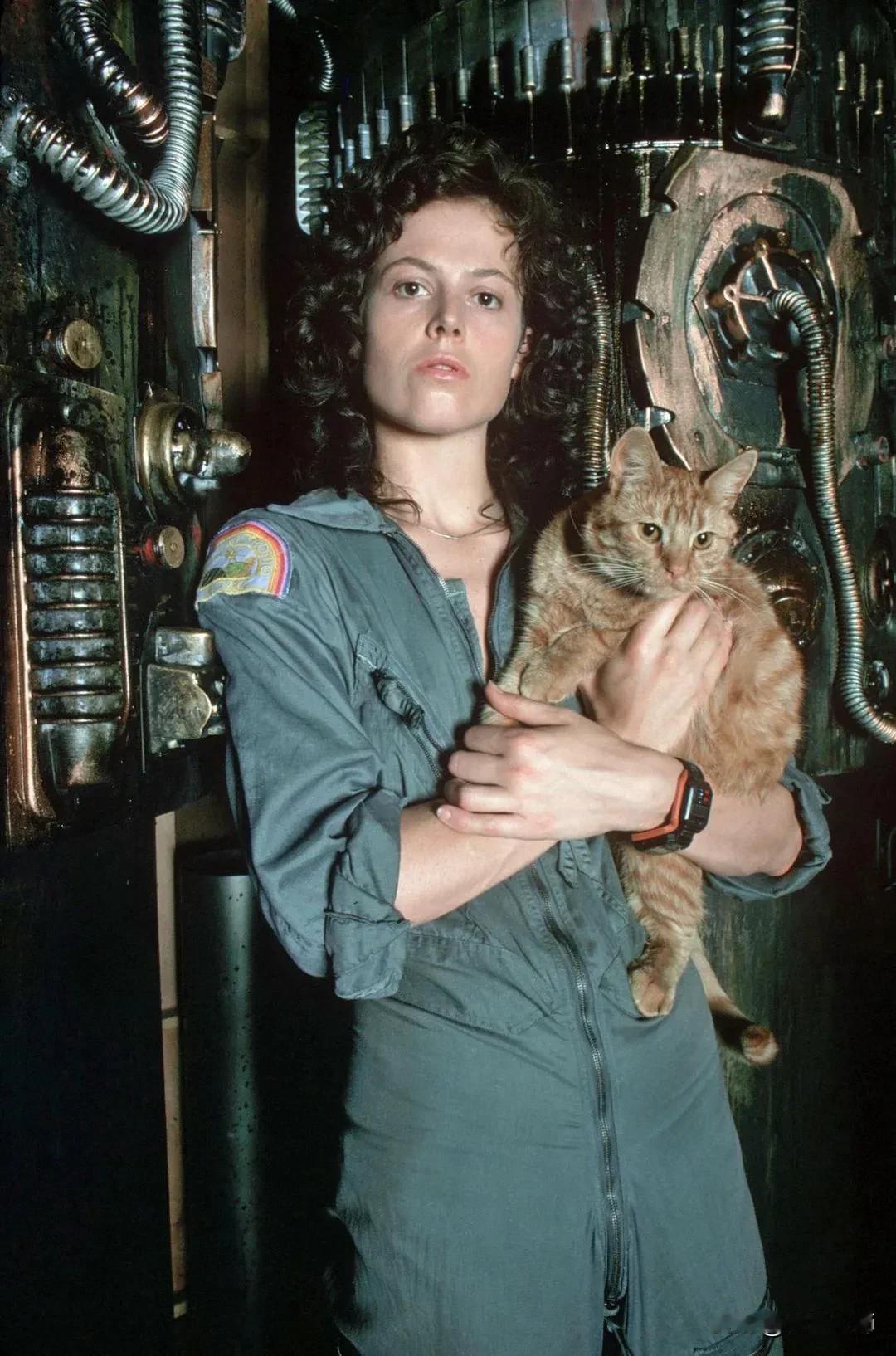 1979年，西格妮•韦弗（Sigourney Weaver）和琼斯猫在原版《异形