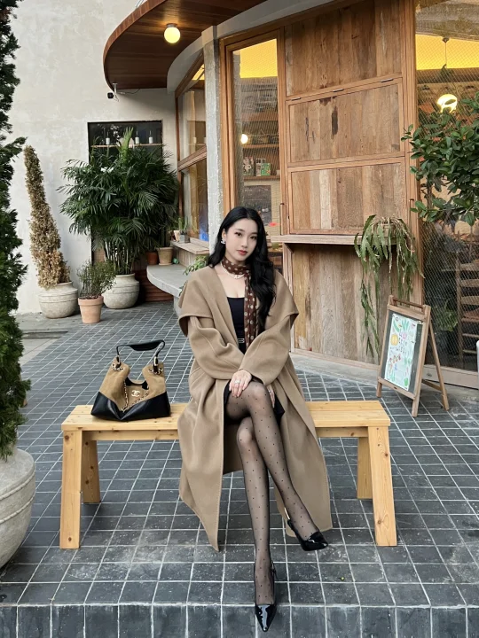 气质御姐穿搭！驼色大衣➕黑丝高跟