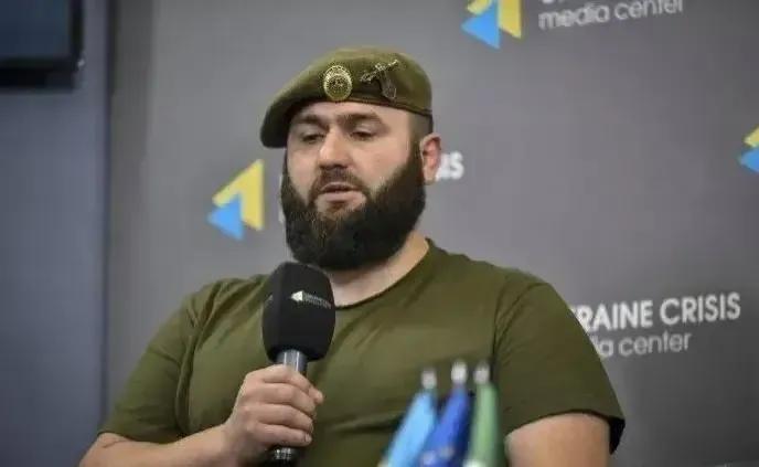 曾经效忠过乌克兰武装部队，车臣雇佣兵指‬挥官，车臣非法武装指‬挥官，曾为乌克兰而
