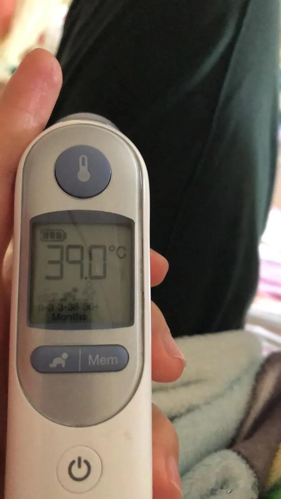 对于孩子来说，

生病带来的不适感，

远没有因对医院的恐惧而带来的伤害大。

