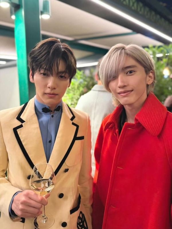 崔秀彬和道枝骏佑合照状态这样还能称得上五颜一吗？ ​​​