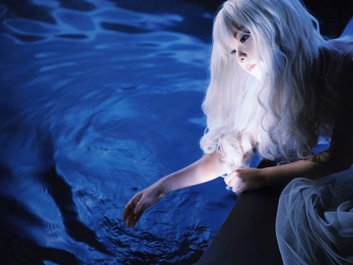 谭松韵向神明许愿谭松韵神明限定皮肤 谭松韵神明限定皮肤，谭松韵向神明许愿，谁懂松