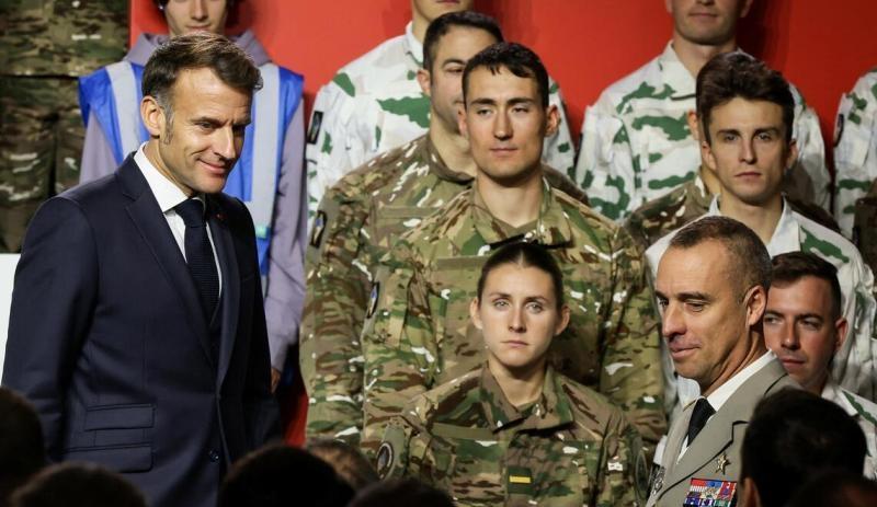 性急的马克龙。
据外媒报道，马克龙昨天宣布，为应对来自俄罗斯日益增长的威胁，法国