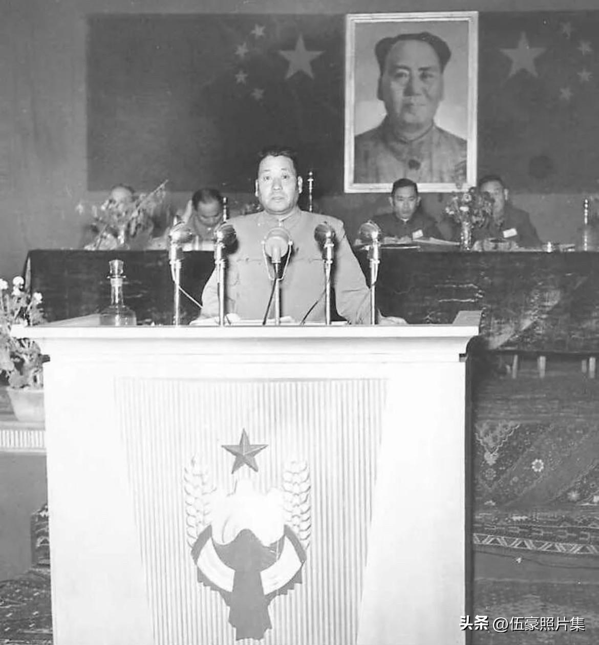 1955年9月21日，在新疆省第一届人民代表大会第二次会议上，省计划委员会主任辛