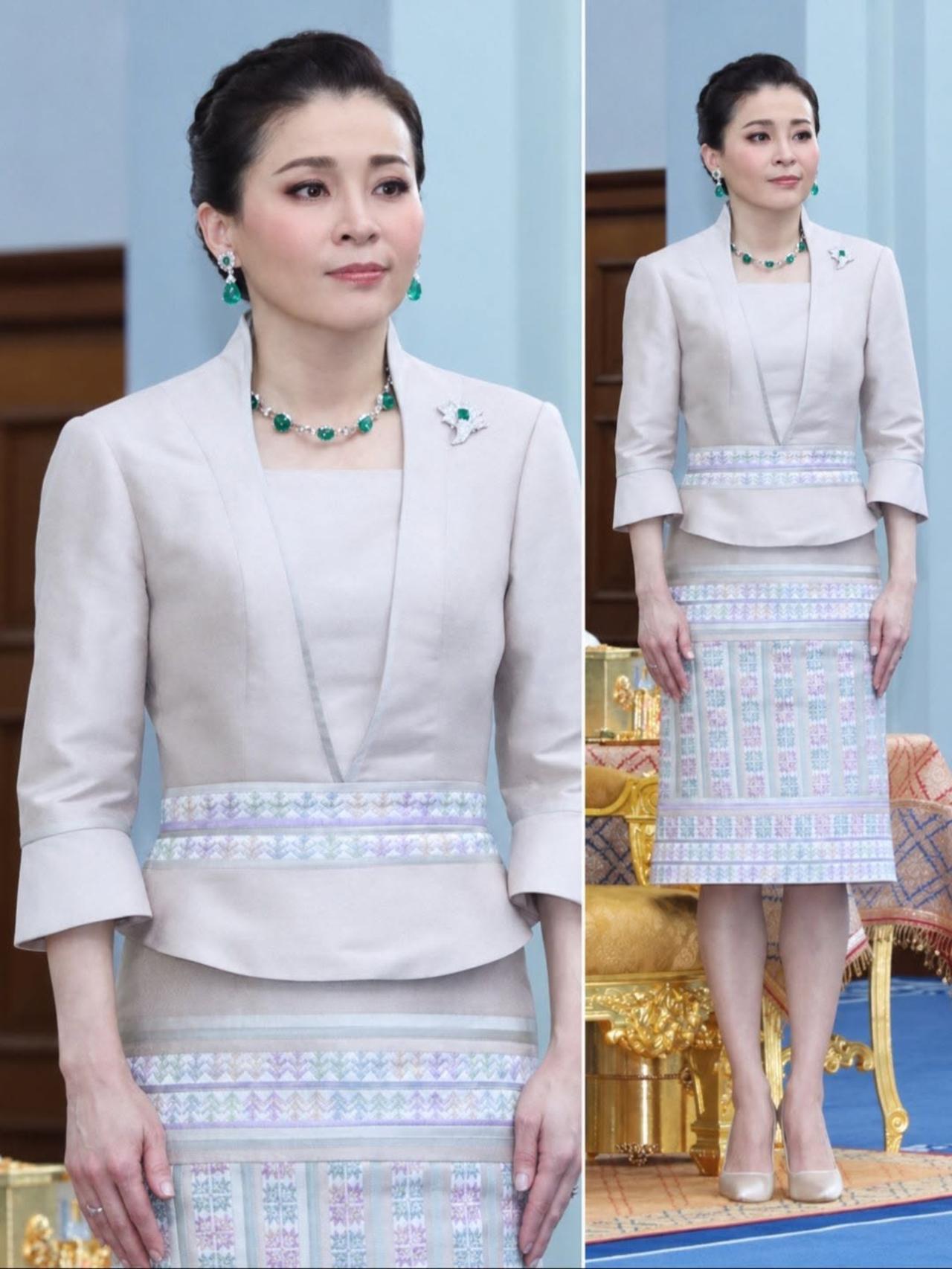苏提达王后珠光宝气，佩戴太后的翡翠套装
苏提达王后穿翡翠套装真有范儿！大气又端庄