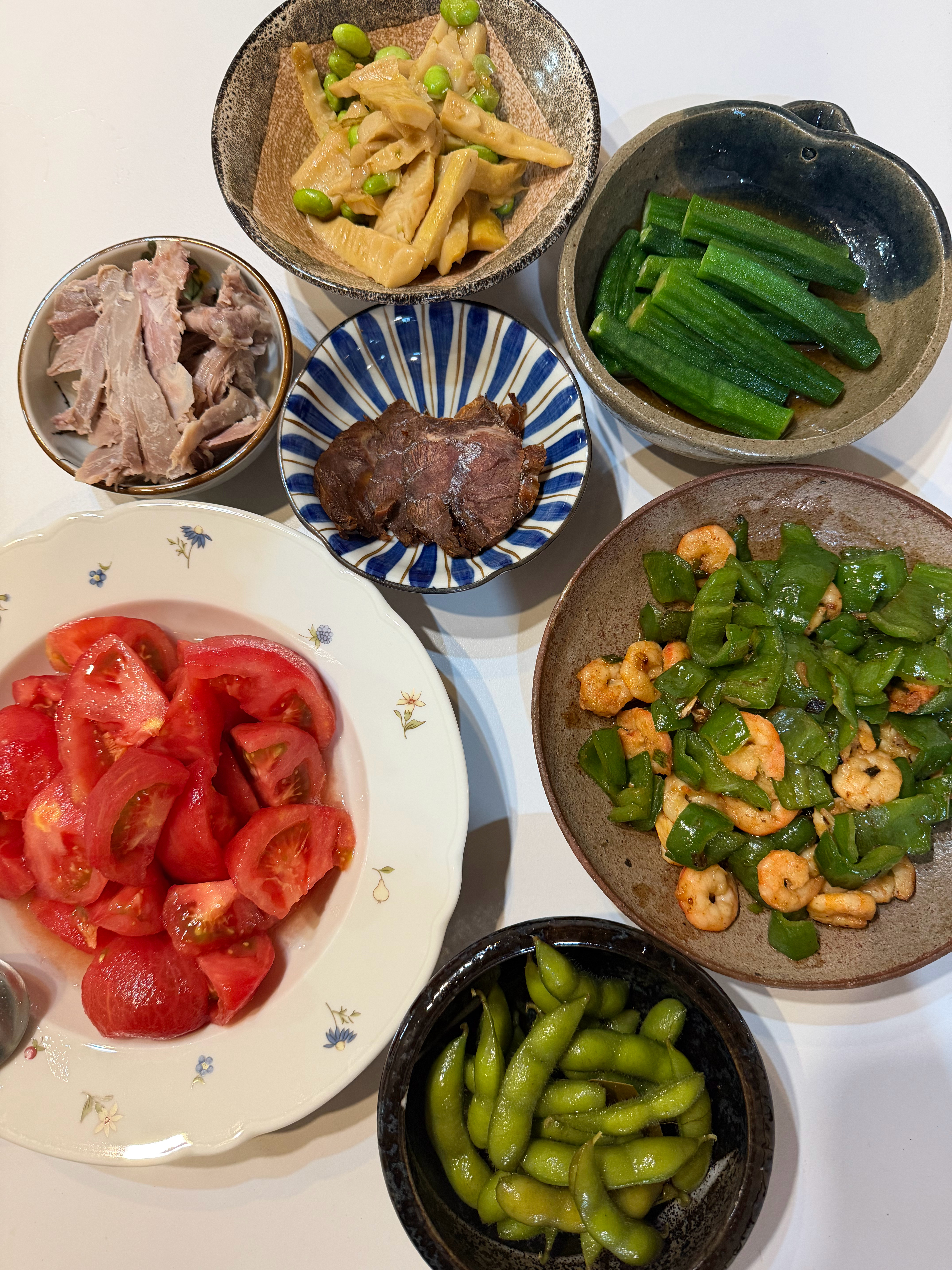 到了夏季，我家的餐食变得非常简单清淡。大都是白灼、酒糟、卤、凉拌，加一个炒菜。小