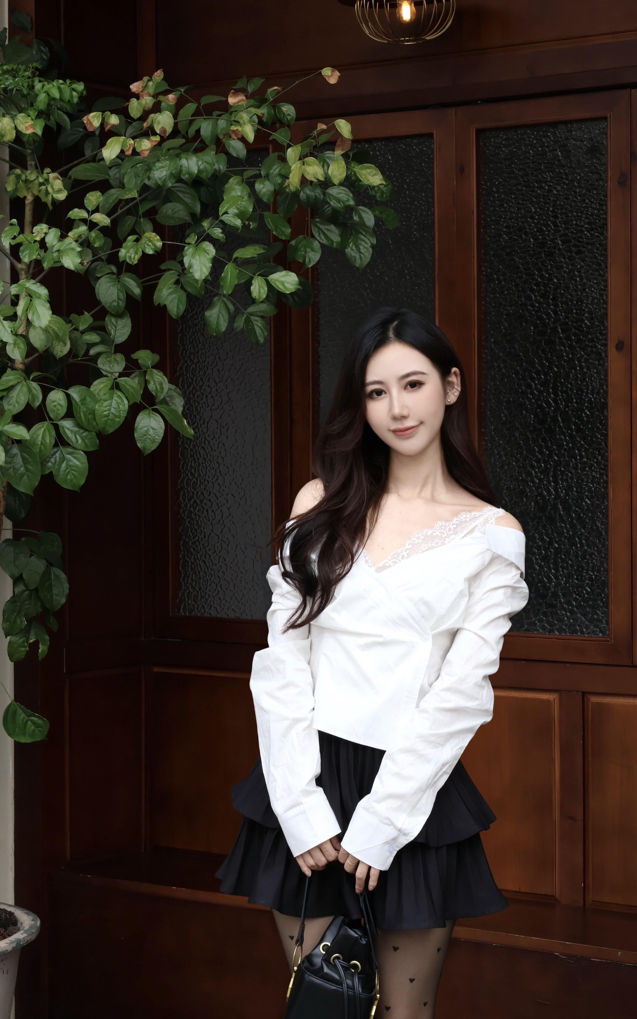 “我不爱无聊人间 只偏爱你眉眼”