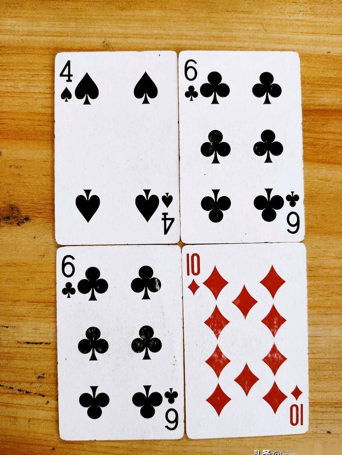 我朋友，一个自称脑子活络的家伙，盯着手机屏幕足足三分钟，手指都没动一下。
屏幕上