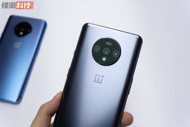 8000mAh卖1000多，四月的机圈乱成一锅粥了