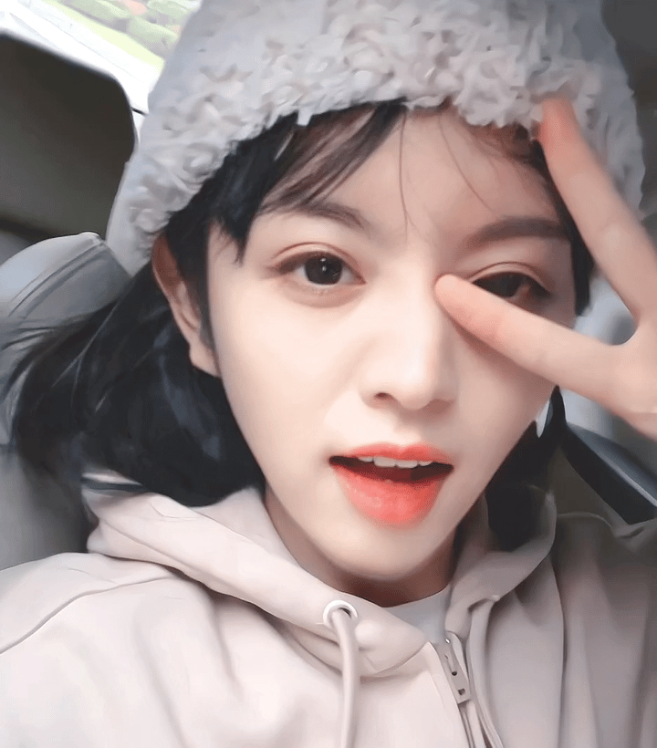 田曦薇和张康乐最近传的合作的🍉，你们怎么看？希望他俩合作吗？客观说他俩长得都挺