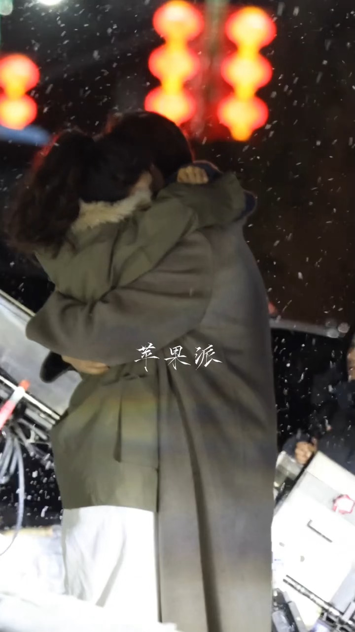 雪地里相爱❄️季总千盏好幸福的一个拥抱🥺章若楠王安宇想把你和时间藏起来雪地拥抱