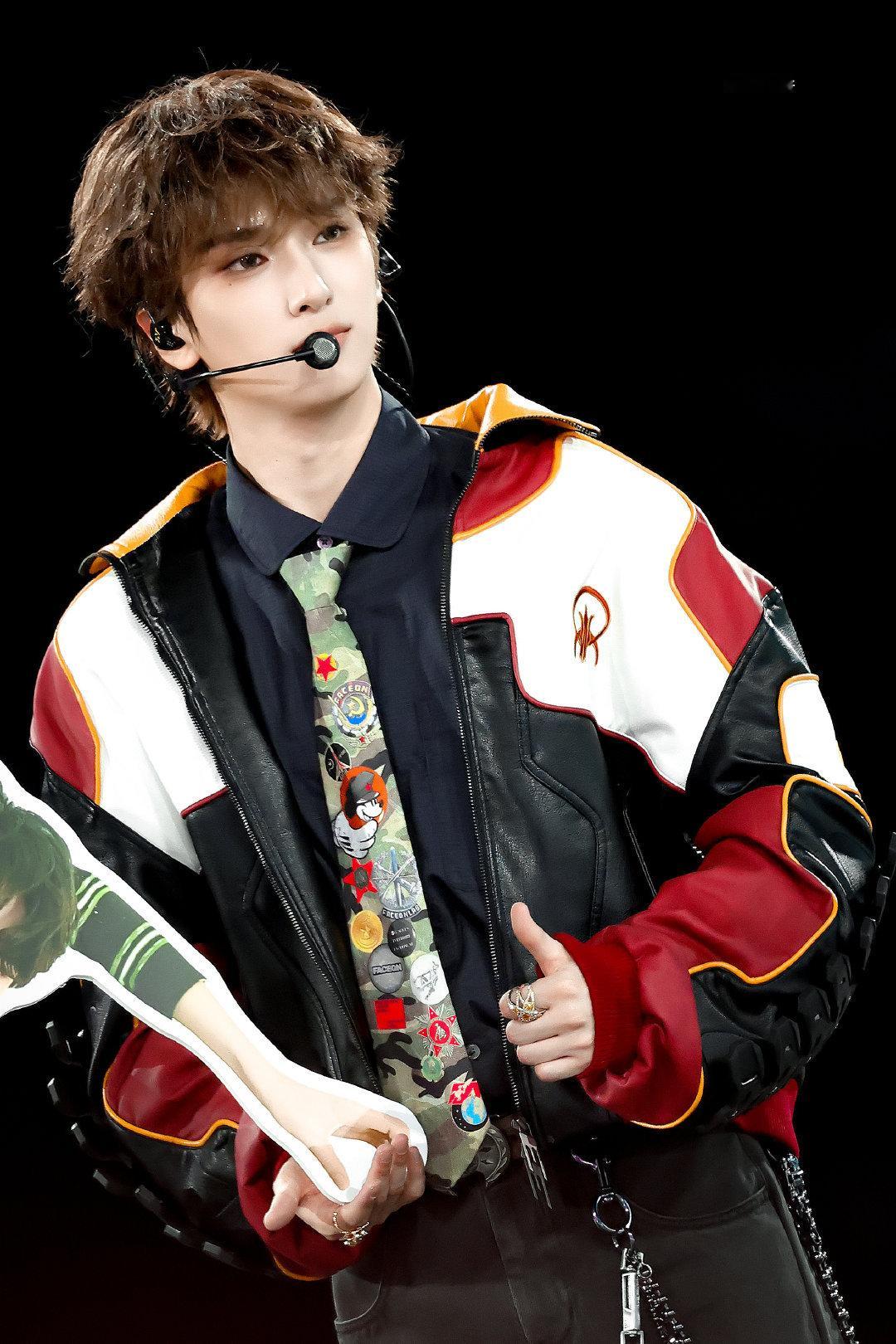严浩翔 ❤️严浩翔高露洁品牌代言人 ❤️严浩翔 极限挑战 写不完的信  掉不完的