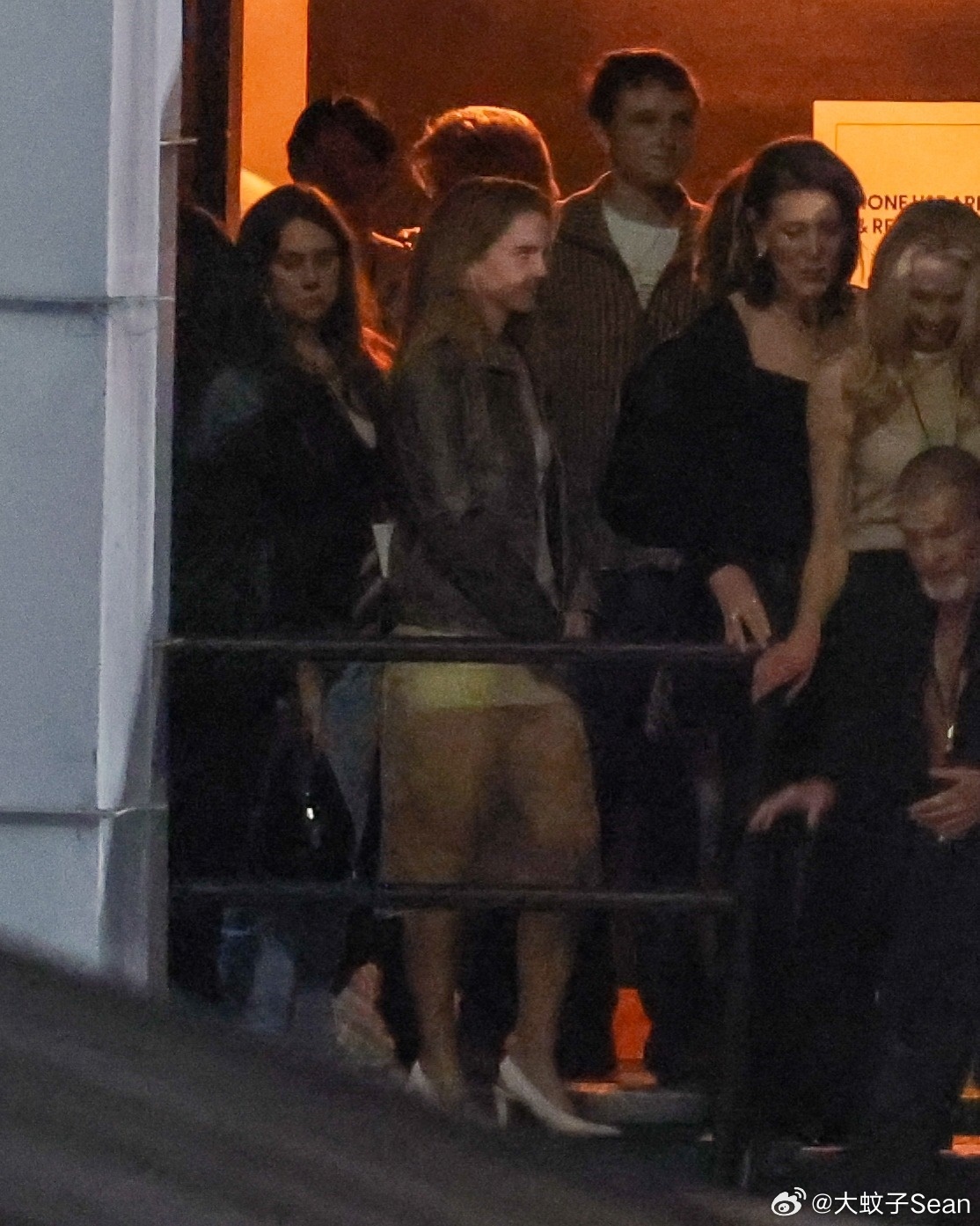 更多Emma Watson艾玛沃特森在洛杉矶外出，看完Paul McCartne