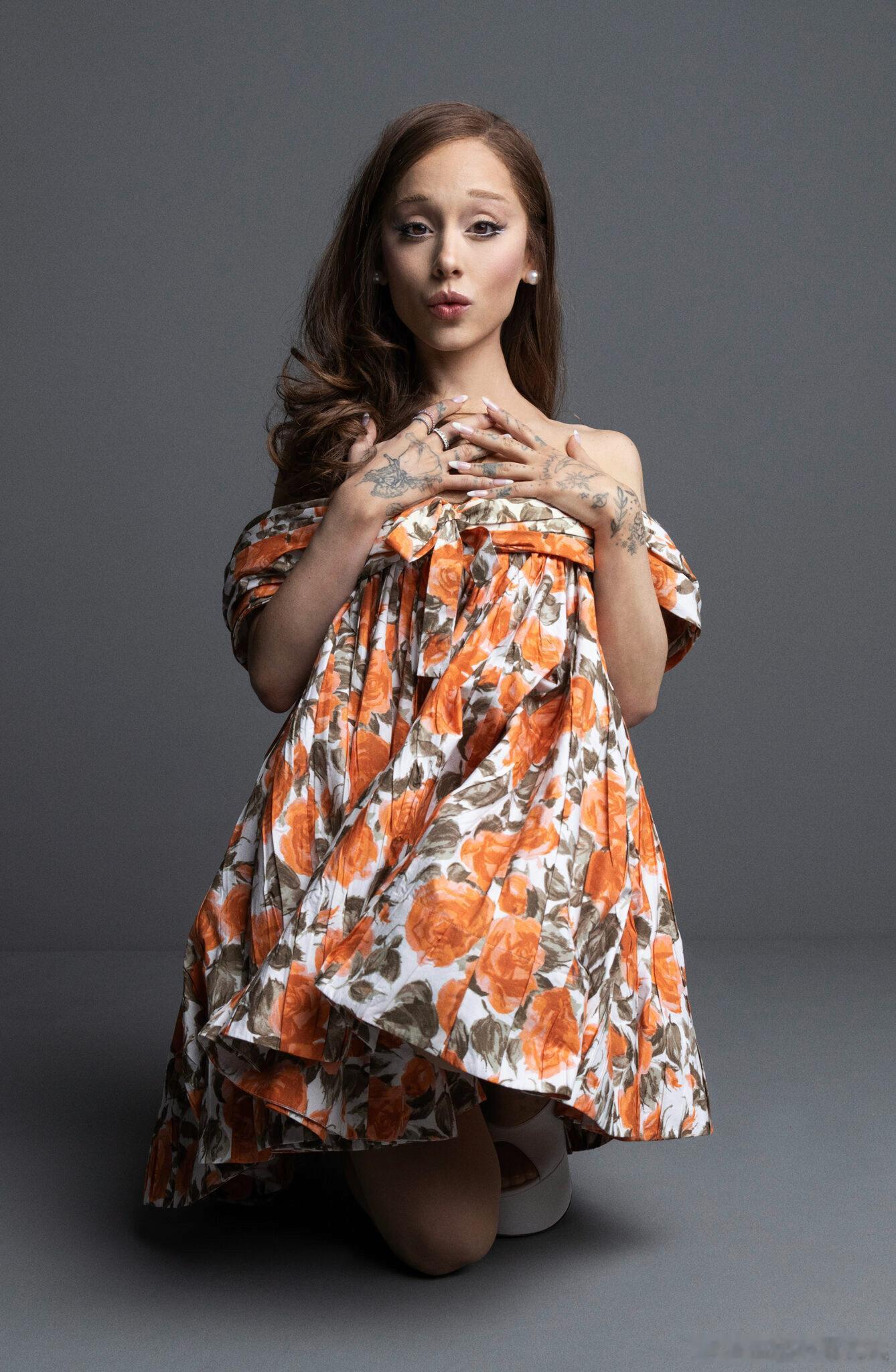 A妹亮相Interview 冬季刊封面，上身演绎Bottega Veneta、V