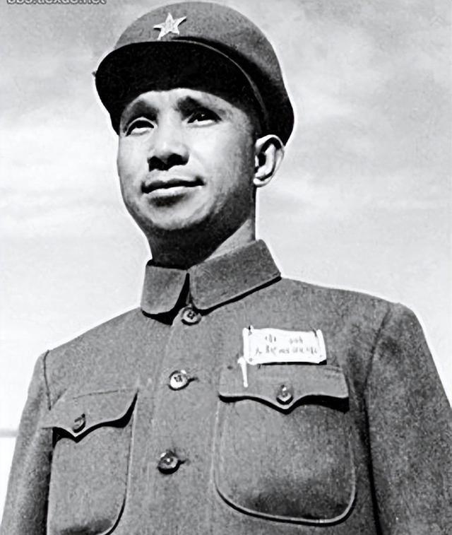 1955年，毛主席说：“论功、论历、论才、论德，粟裕可以领元帅衔。”这时周总理一